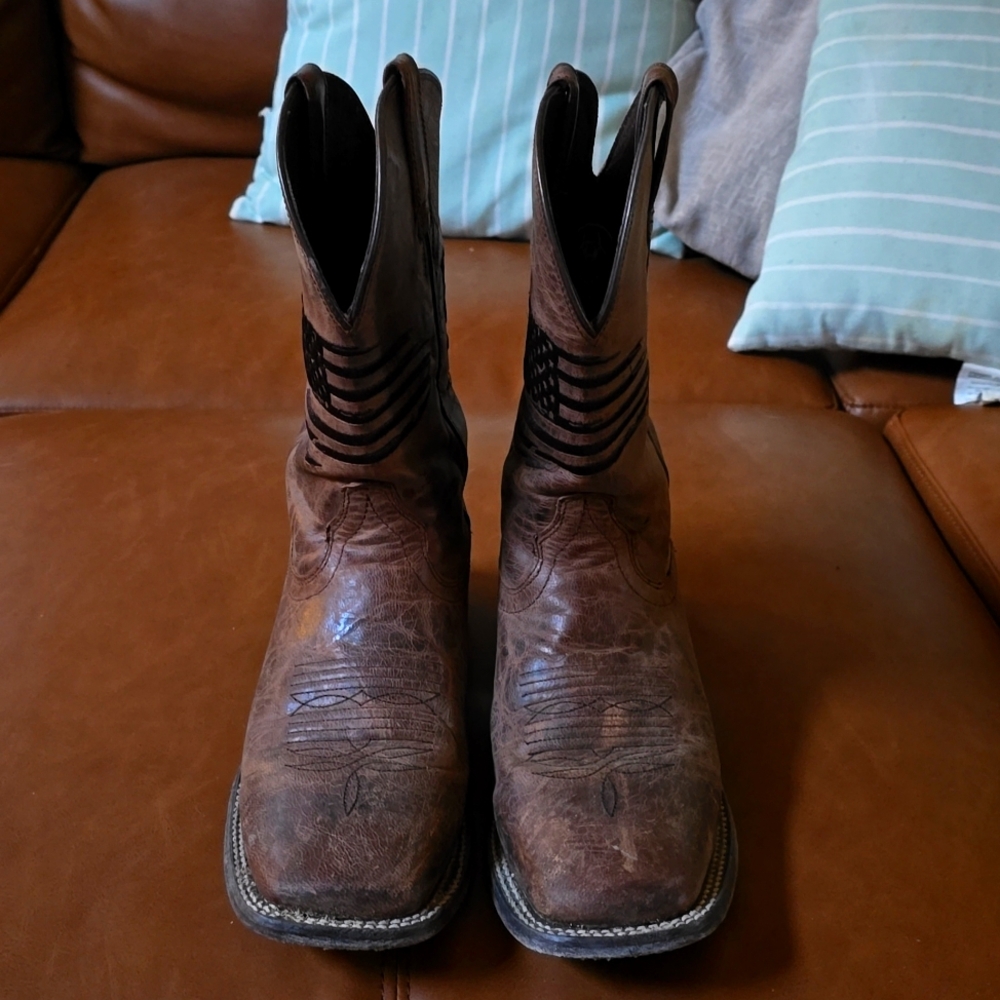 Ariat boots, circuit patriot cowboy boots. Square toe